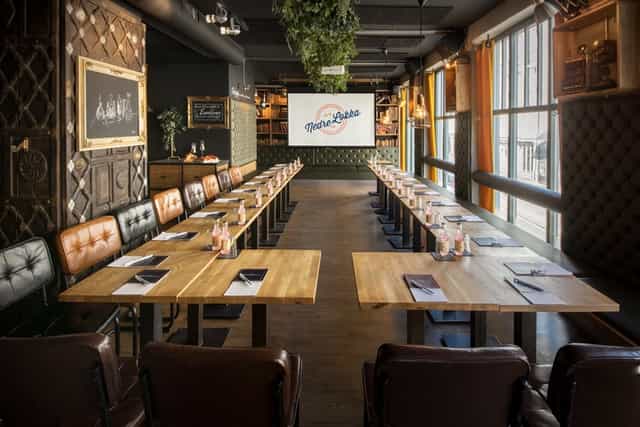 Nedre Løkka U-shape boardroom for high-end executive strategy sessions and upscale workshops.