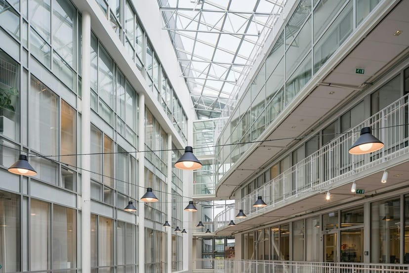 Modern atrium venue at Forskningsparken, ideal for professional networking and corporate events.