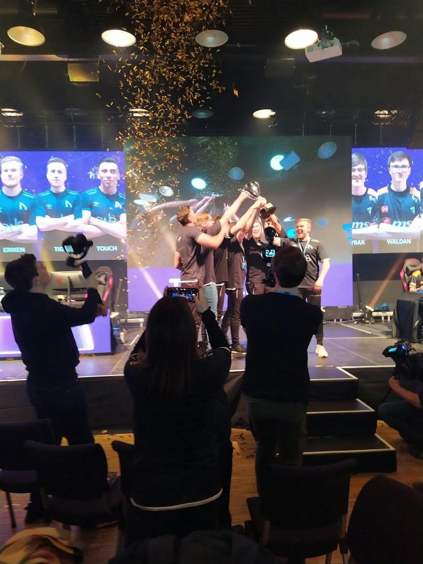 Awards ceremony at Ullevaal: confetti cannons, stage lighting, and LED branding for corporate events.