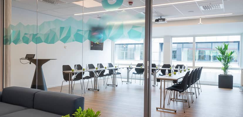 Solskjær boardroom at Meet Ullevaal: U-shaped setup for professional corporate training sessions.