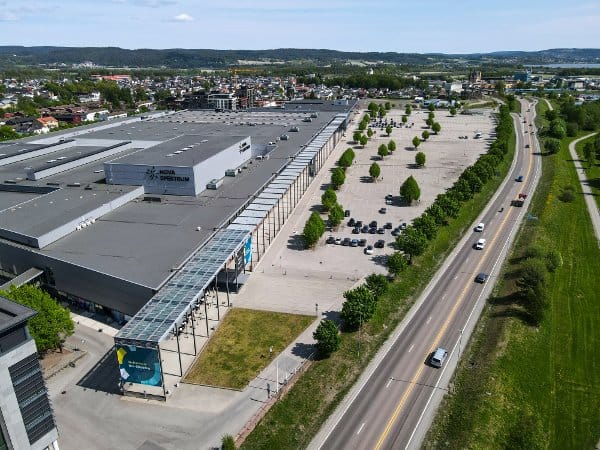 Studio Max at NOVA Spektrum: Expansive exhibition hall for large-scale trade shows and consumer expos.