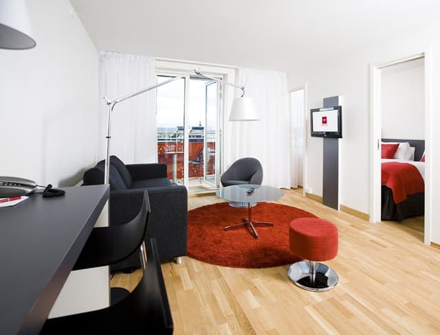 Suite 1302