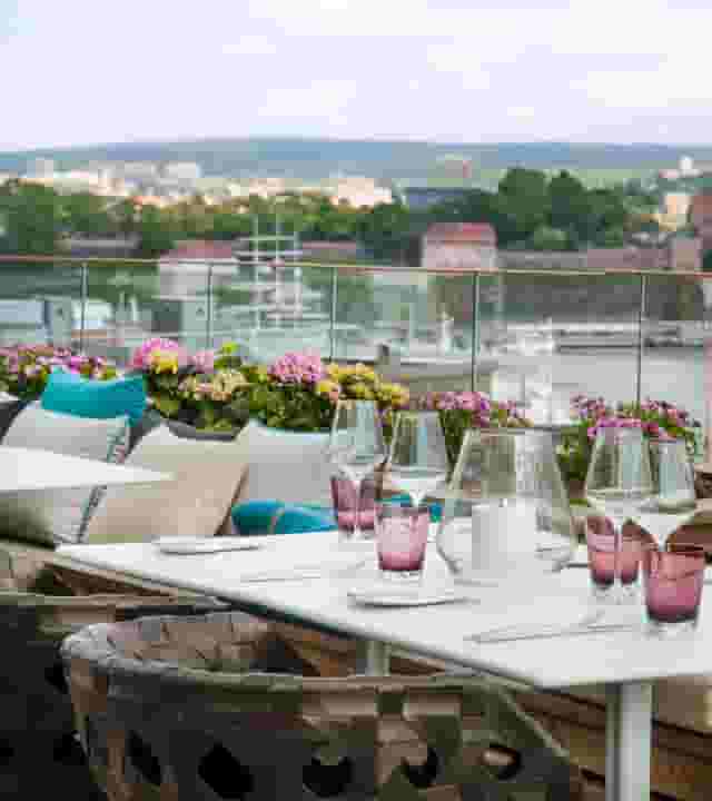 rooftop bar