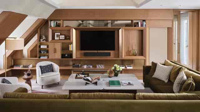 Stylish lounge area in Rosewood Munich; perfect for gatherings and meetings.