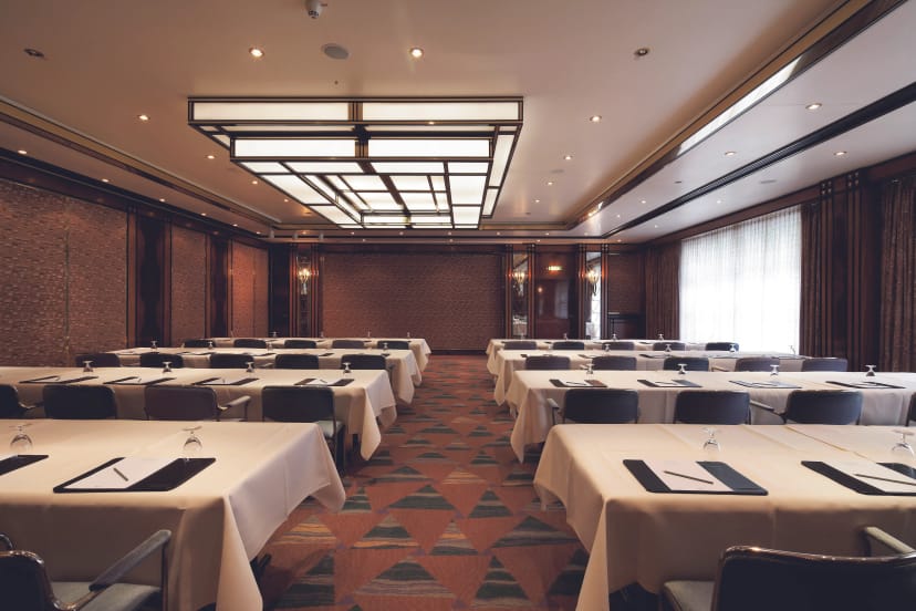 "Festsaal 1 & 2 at Steigenberger Hotel: elegant conference room for professional meetings."