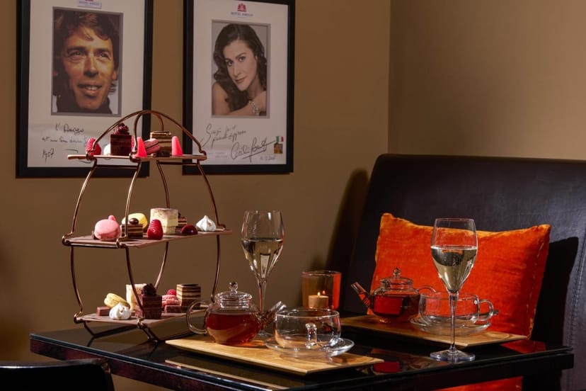 Hotel Amigo VIP dessert and beverage service for luxury event hospitality.