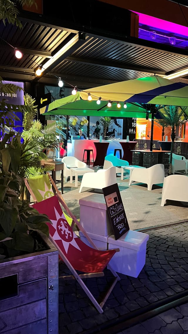 Modern outdoor lounge with modular furniture for brand activation and networking events.