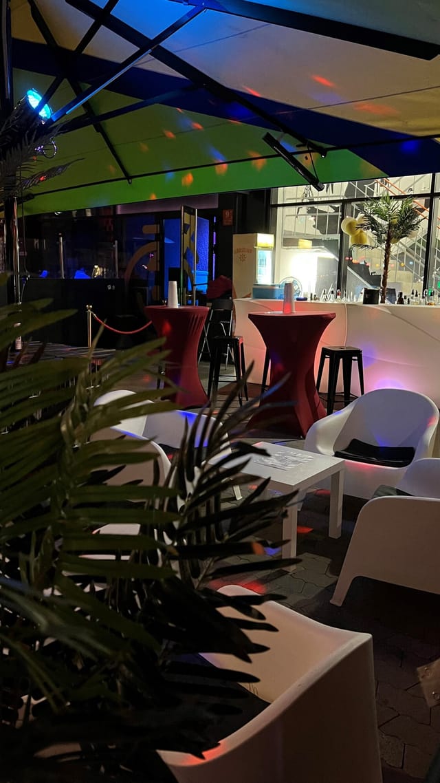 G3 Club lounge with red high-top tables, ideal for budget-friendly corporate events and receptions.