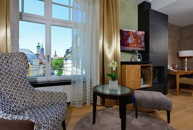 Hotel Torbräu premium room with workspace and city view for VIP travel or executive meetings.