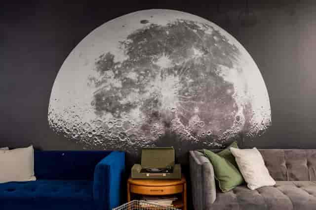 Moon mural breakout space at Mindspace Stachus for creative corporate event branding.