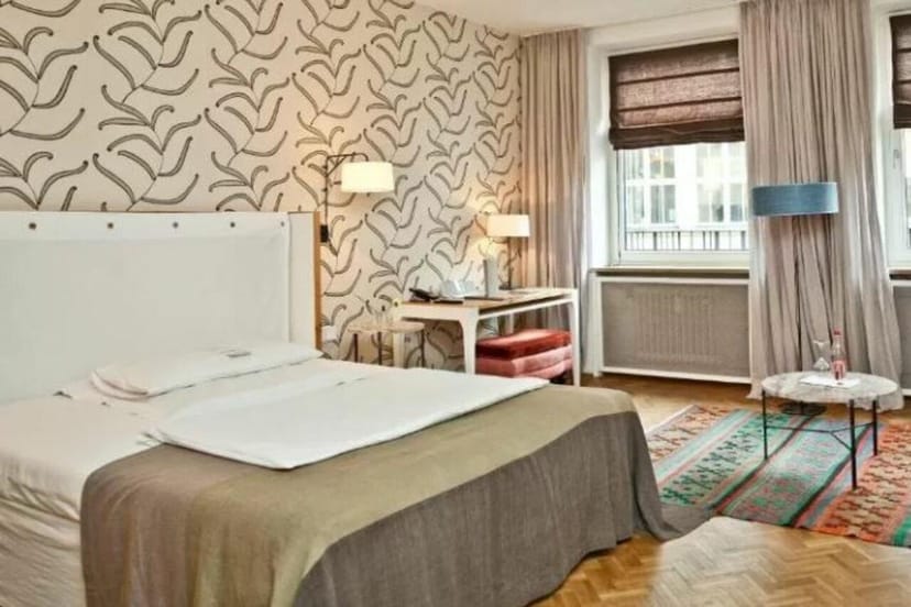Boutique hotel suite for VIP speakers or intimate executive coaching sessions.