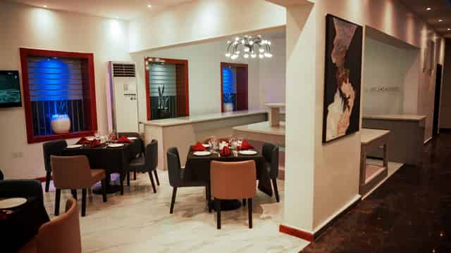 Bar & grill