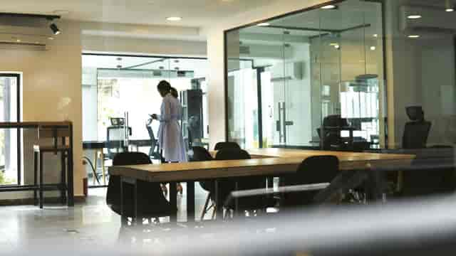 Modern flexible workspace for hybrid meetings and collaborative coworking sessions.
