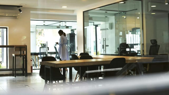 Modern flexible workspace for hybrid meetings and collaborative coworking sessions.