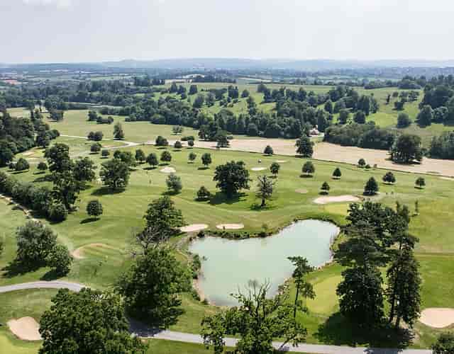 Orchardleigh Golf & Country Club: expansive green venue for corporate retreats and business events.