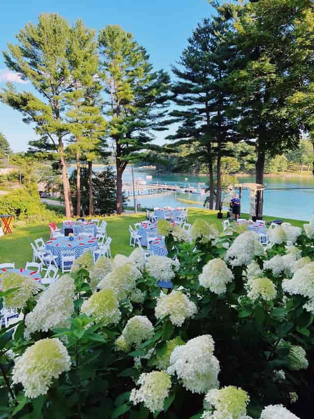 York Golf Club waterfront lawn, ideal for corporate luncheons and boutique weddings.