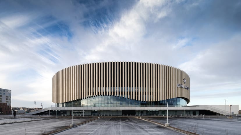 Modern Royal Arena interior for large-scale tradeshows and keynote events.