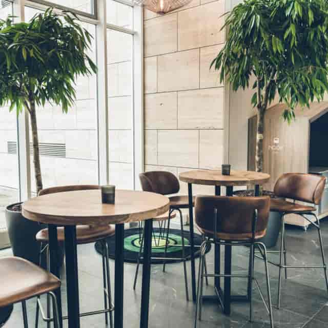 K2 breakout space with lounge seating for conference networking and corporate events.