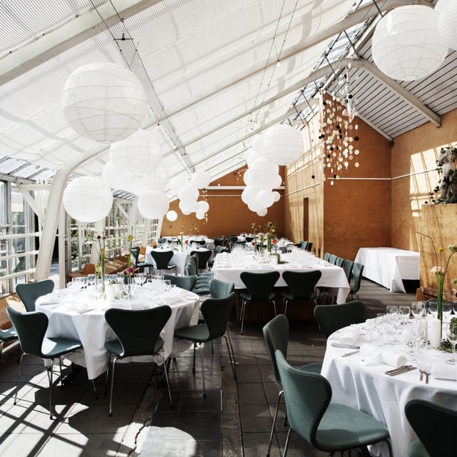Modern event space with paper lanterns for weddings and corporate gatherings at Venue Cph.