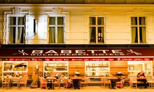 Babette Guldsmeden boutique hotel courtyard with outdoor seating for networking and receptions.