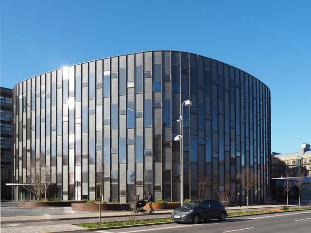 Modern Life Science House education center for professional corporate meetings and networking.