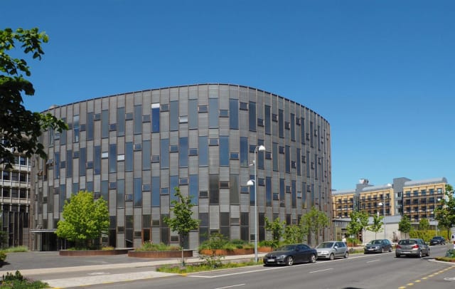 Modern curved education center for corporate meetings and networking events.