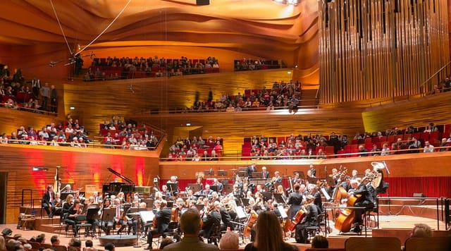 Modern auditorium at Bryggen with tiered seating for corporate keynotes and award ceremonies.