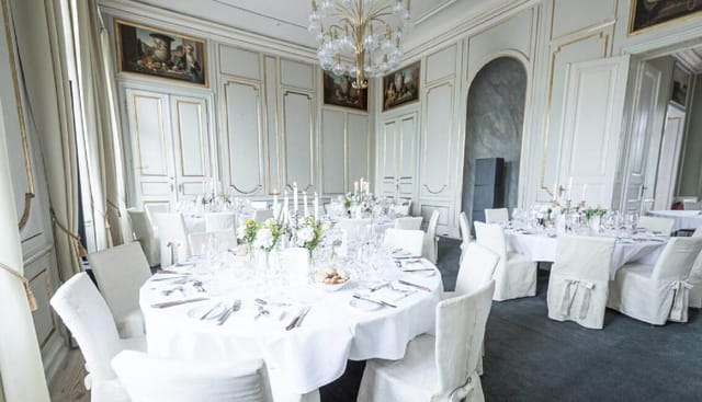 Prins Valdemar at Bernstorff Slot: Elegant banquet setup for VIP dinners and upscale corporate galas.