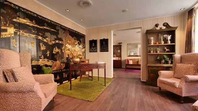 Hotel Mayfair lobby breakout space for executive meetings and corporate consultations.