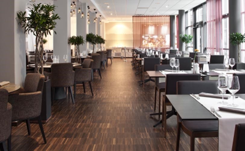 Upscale Scandic Sydhavnen restaurant banquet space for corporate lunch and networking events.