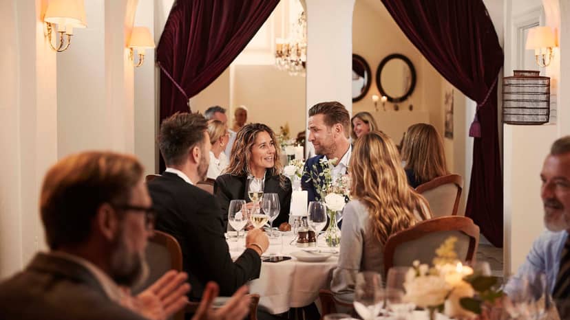 Banquet hall at Kokkedal Slot Copenhagen: Elegant dining setup for premium networking events.