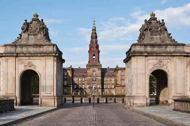 Privat tur: 4-timers Copenhagen City Tour og besøge Christiansborg Slot  leveret af Uopera tours | København, Danmark -