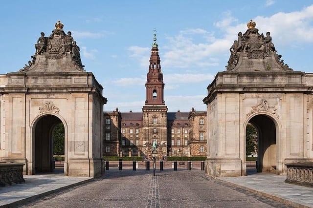Privat tur: 4-timers Copenhagen City Tour og besøge Christiansborg Slot  leveret af Uopera tours | København, Danmark -