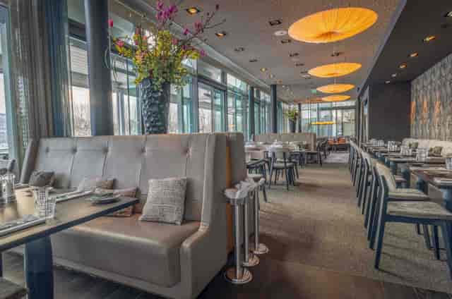 Modern restaurant in Main Nizza with elegant seating for intimate events and gatherings.