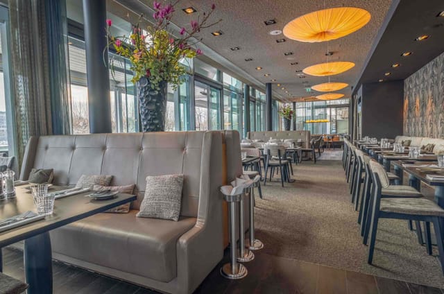 Modern restaurant in Main Nizza with elegant seating for intimate events and gatherings.