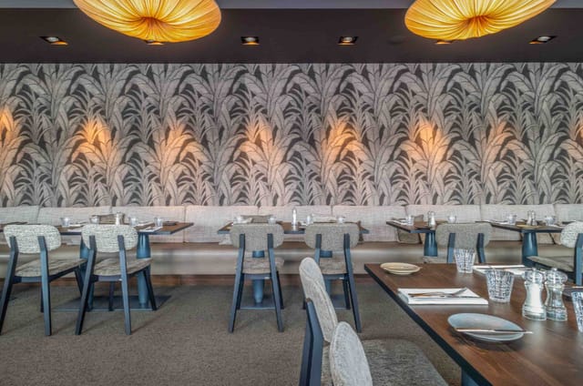 Stylish restaurant interior in Main Nizza, perfect for intimate gatherings and corporate events.