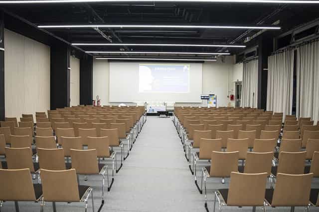 Modern theater-style conference room in Viparis for corporate events and keynote presentations.