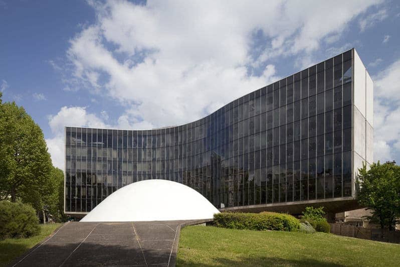 Odyssée at Espace Niemeyer: iconic architectural venue for corporate summits and gala events.