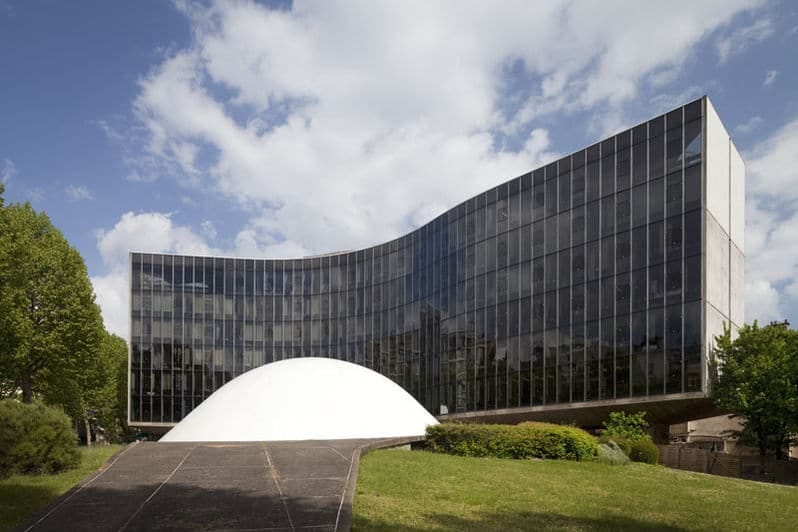 Odyssée at Espace Niemeyer: iconic architectural venue for corporate summits and gala events.