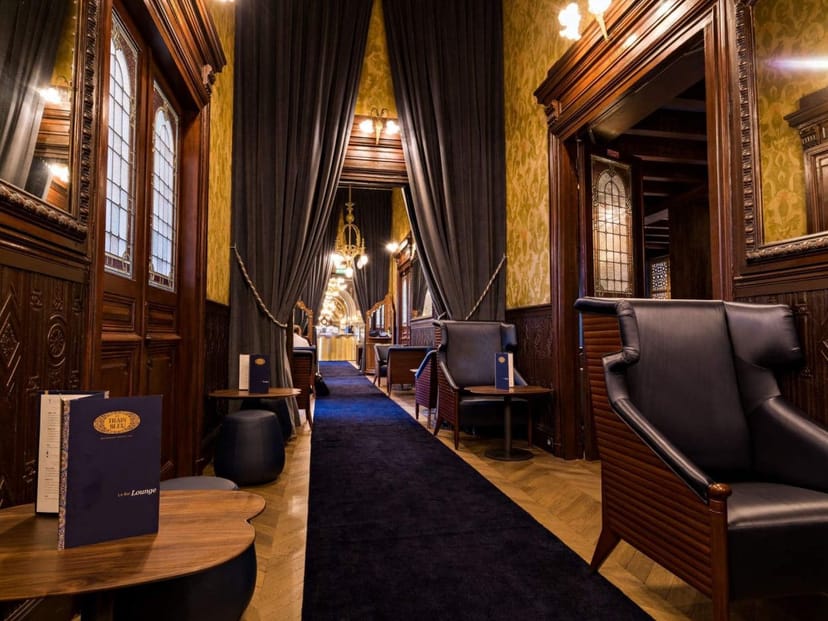 Le Train Bleu lounge bar: elegant VIP space for exclusive corporate networking and private events.