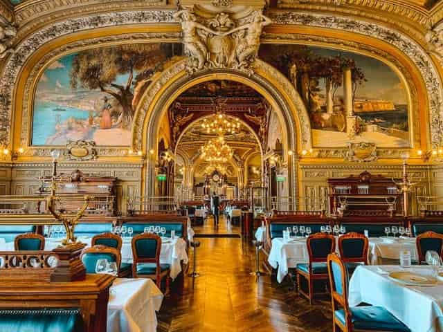 Le Train Bleu