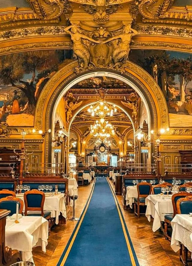 Le Train Bleu