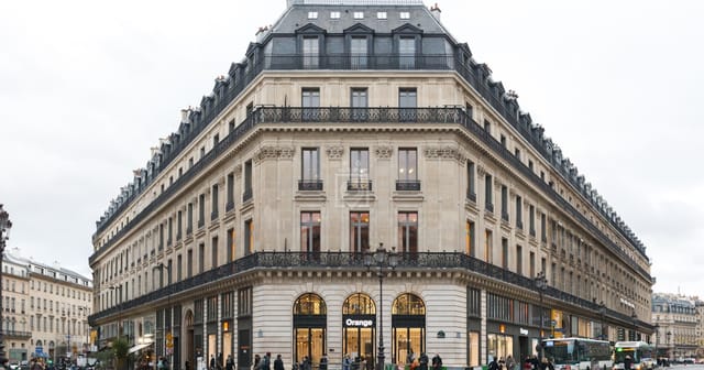 Paris corner meeting rooms for high-end brand activations and upscale corporate pop-ups.