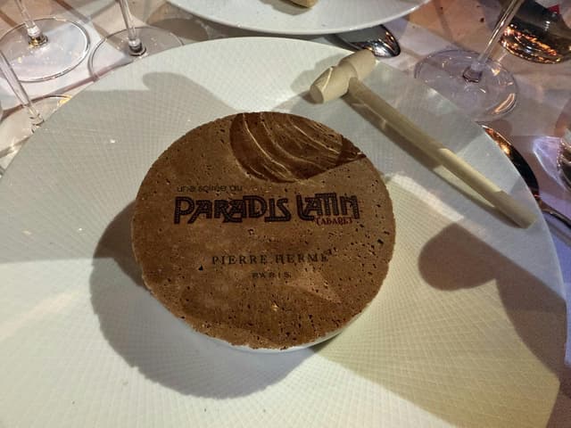 Paradis Latin