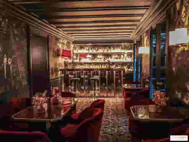 Cocktail bar