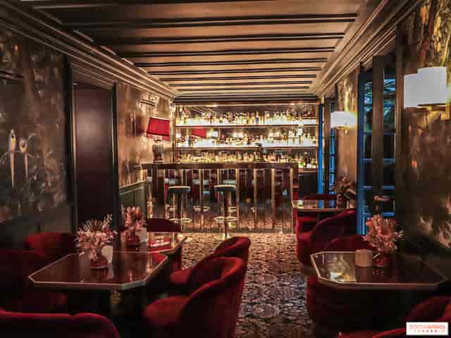 High-end cocktail bar at L’Hôtel Particulier for exclusive VIP receptions and corporate events.