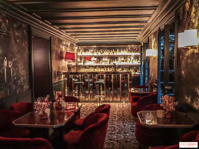 Cocktail bar