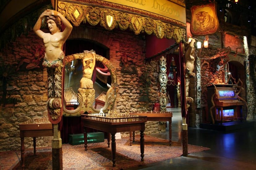 Théâtre du Merveilleux: ornate period decor for immersive networking and boutique gala events.