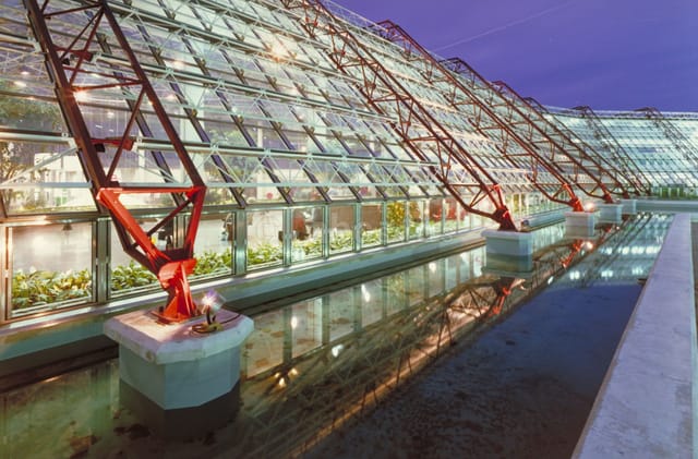 Hall 5B Paris Nord Villepinte atrium, high-ceiling space for corporate gala and cocktail events.