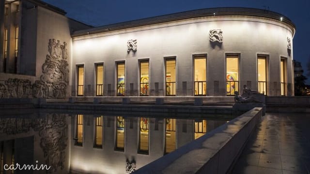 Musée d'Art Moderne de Paris forecourt with water features, ideal for corporate galas and receptions.